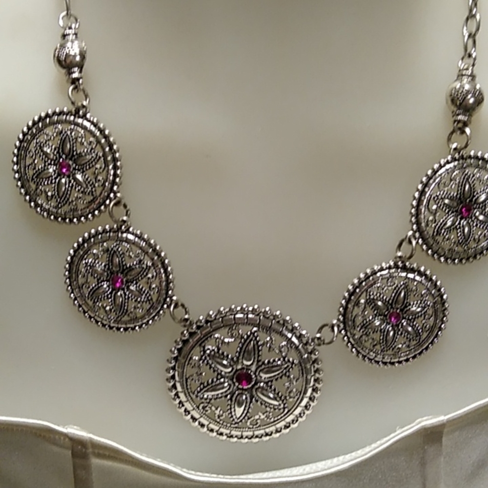 Beautiful Statement Necklace - image 3